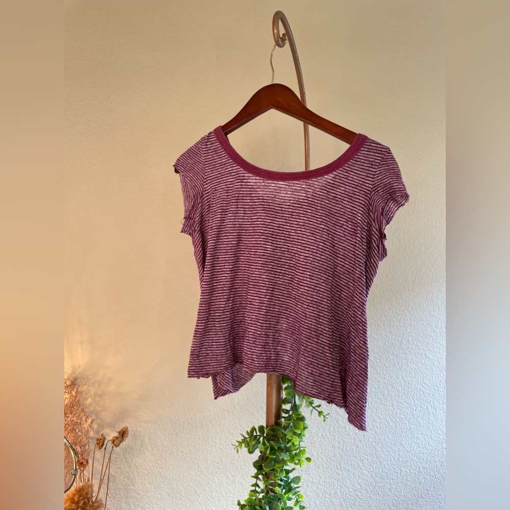 Full Tilt size small split back striped tshirt.